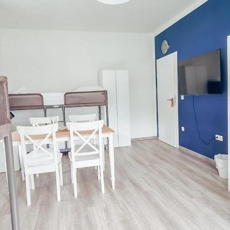 Sechsbettzimmer "Blau" In Zentraler Lage Bremen Exterior photo